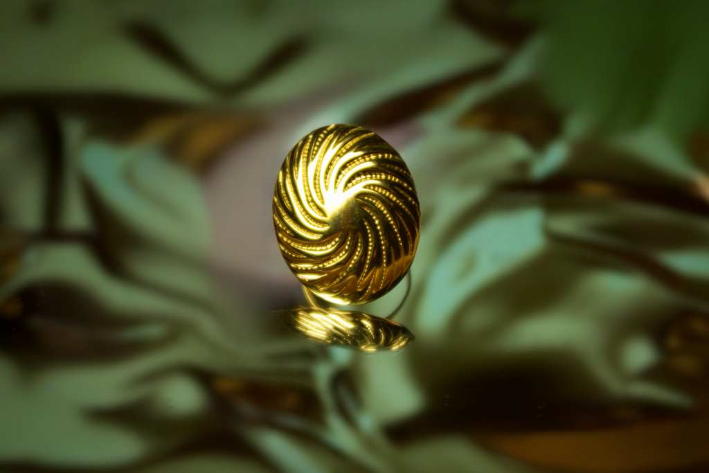 Swirl Luxe Ring – Elegant Minimal Statement Piece