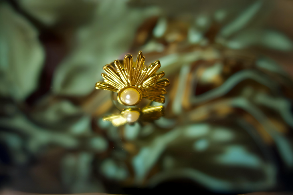 Pearl Sunburst Ring – Elegant Pearl Statement Piece