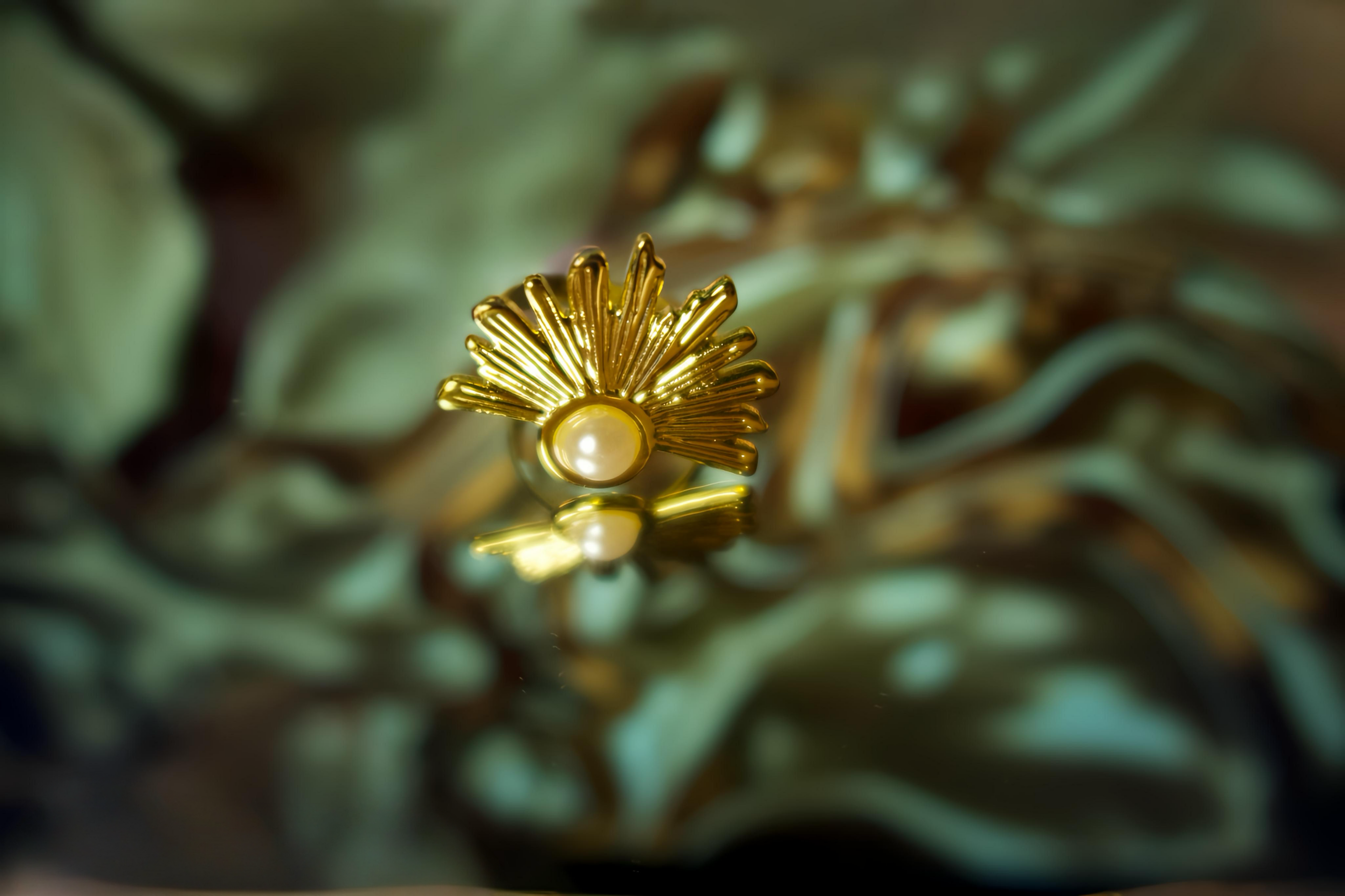 Pearl Sunburst Ring – Elegant Pearl Statement Piece