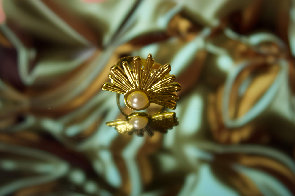 Pearl Sunburst Ring – Elegant Pearl Statement Piece
