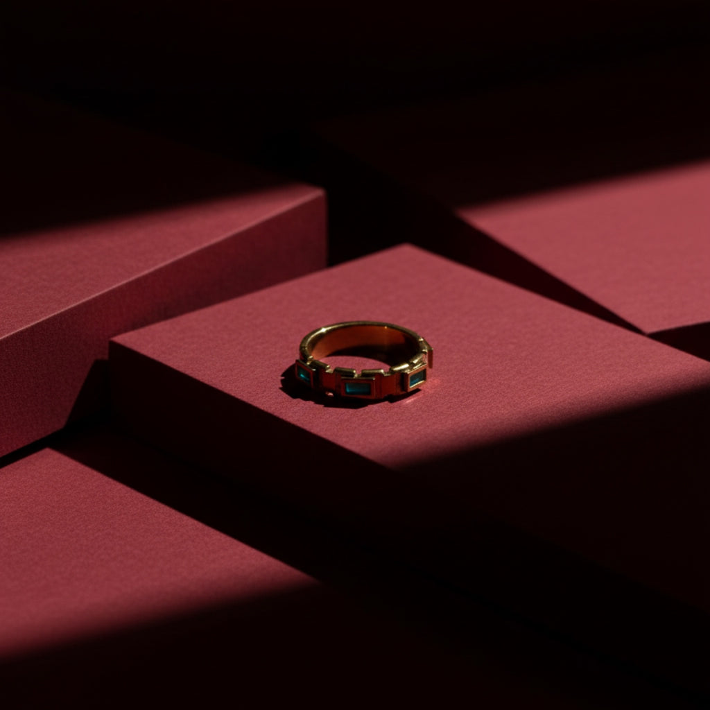 Emerald Luxe Band Ring – Elegant Gold Green Stone Ring for Women