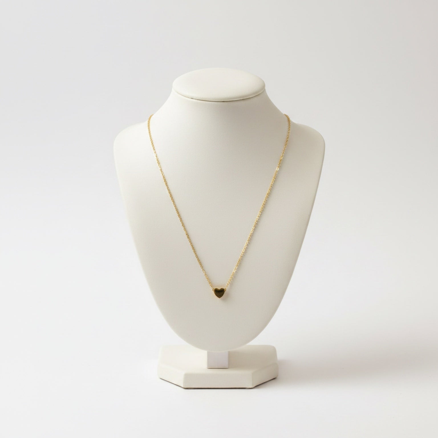Minimal Heart Pendant Necklace – Elegant Gold Necklace for Women