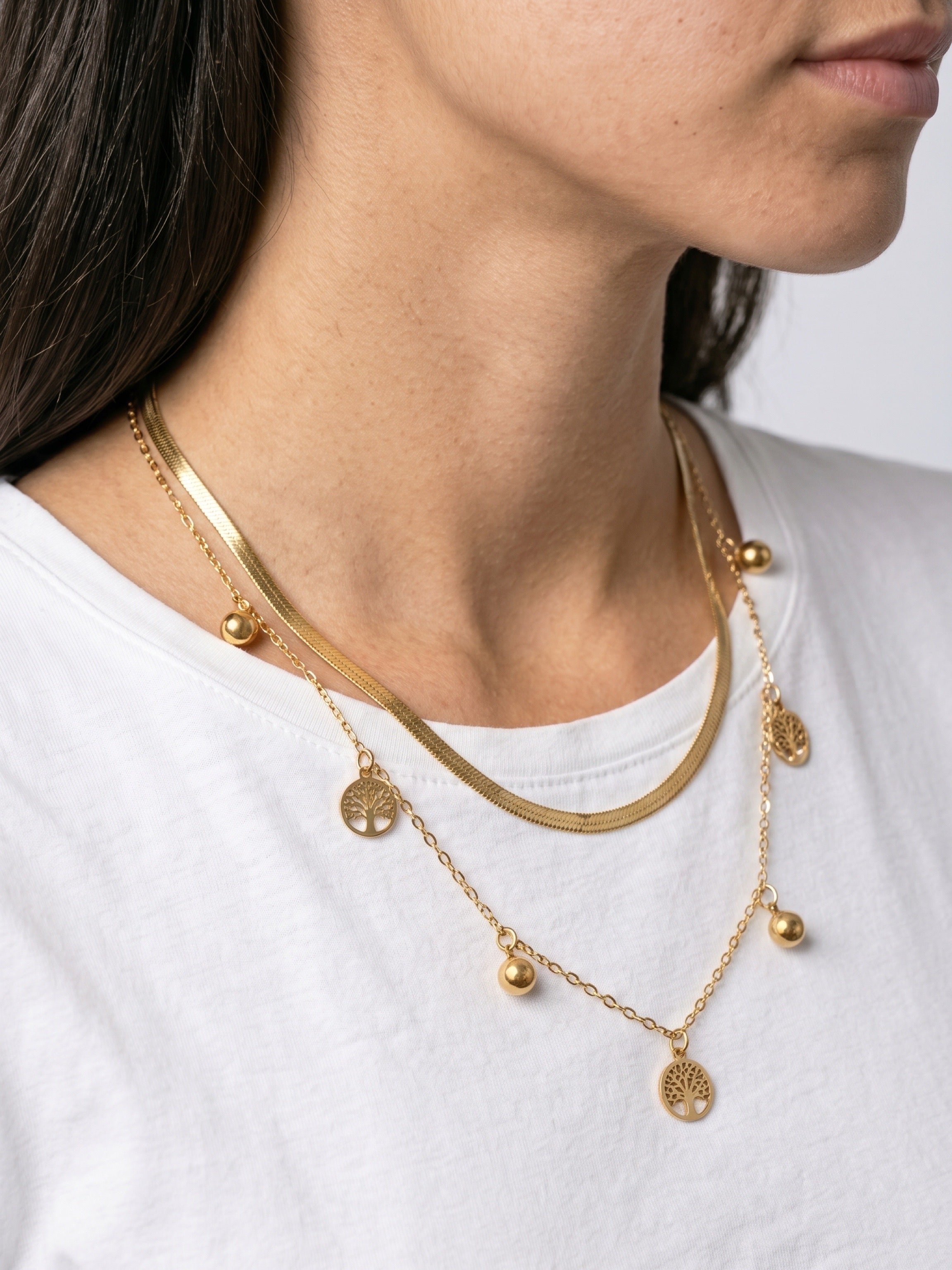 Golden Herringbone Charm Necklace – Elegant Gold Statement Necklace for Women