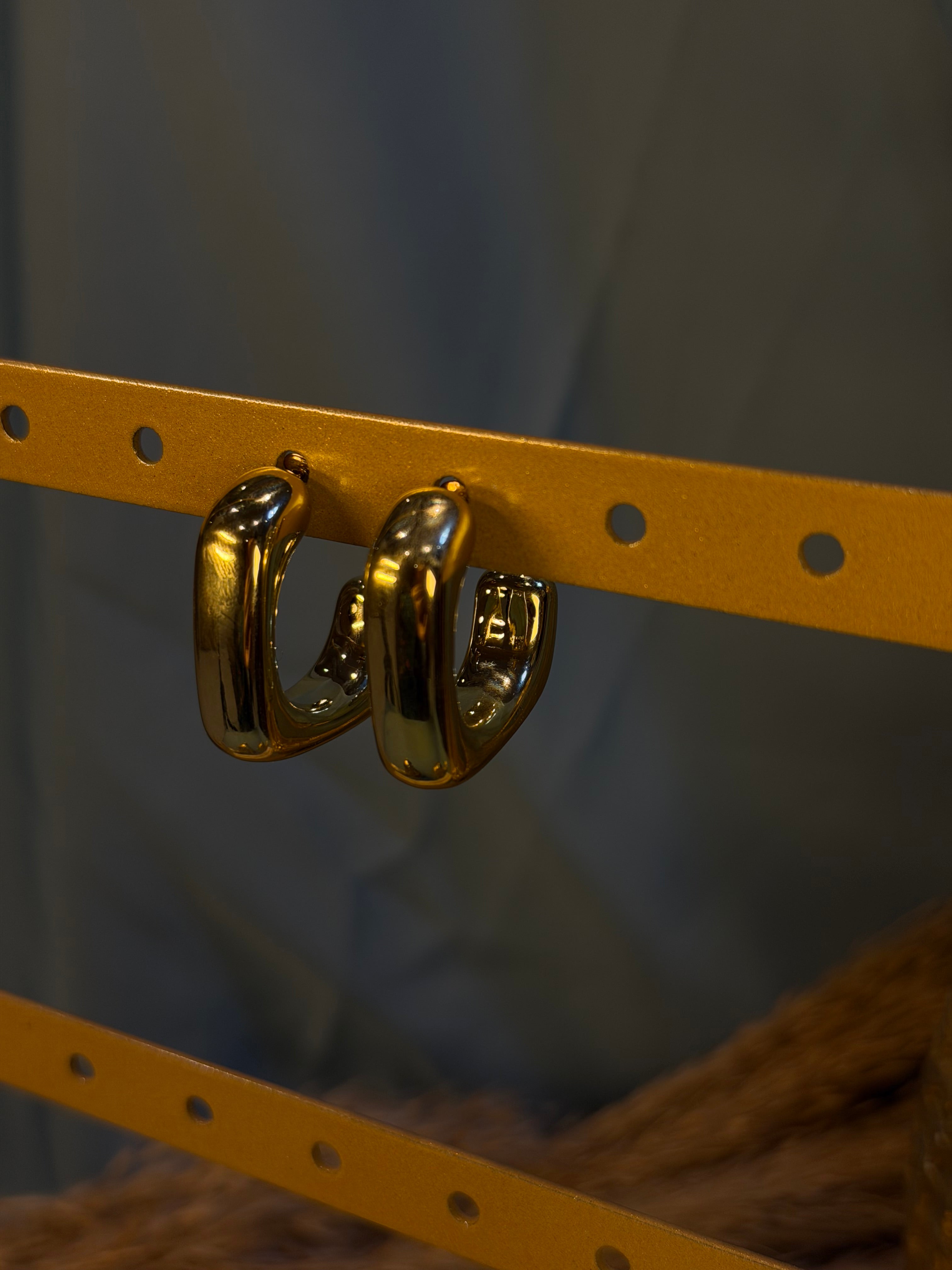 Luna Curve Hoops – Elegant Gold Statement Earrings for Women