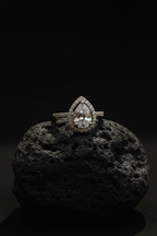 Starlight Crystal Ring – Elegant Gold Ring for Women