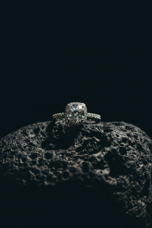 Aurora Diamond Ring – Elegant Gold Ring for Women