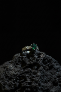 Queen’s Emerald Ring – Elegant Gold Ring for Women
