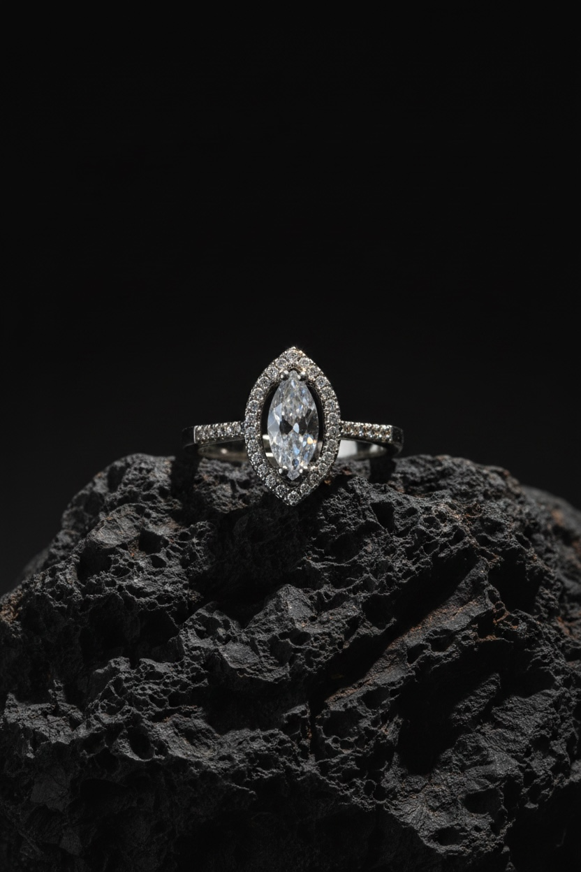 Noir Crystal Ring – Elegant Black Gold Ring for Women