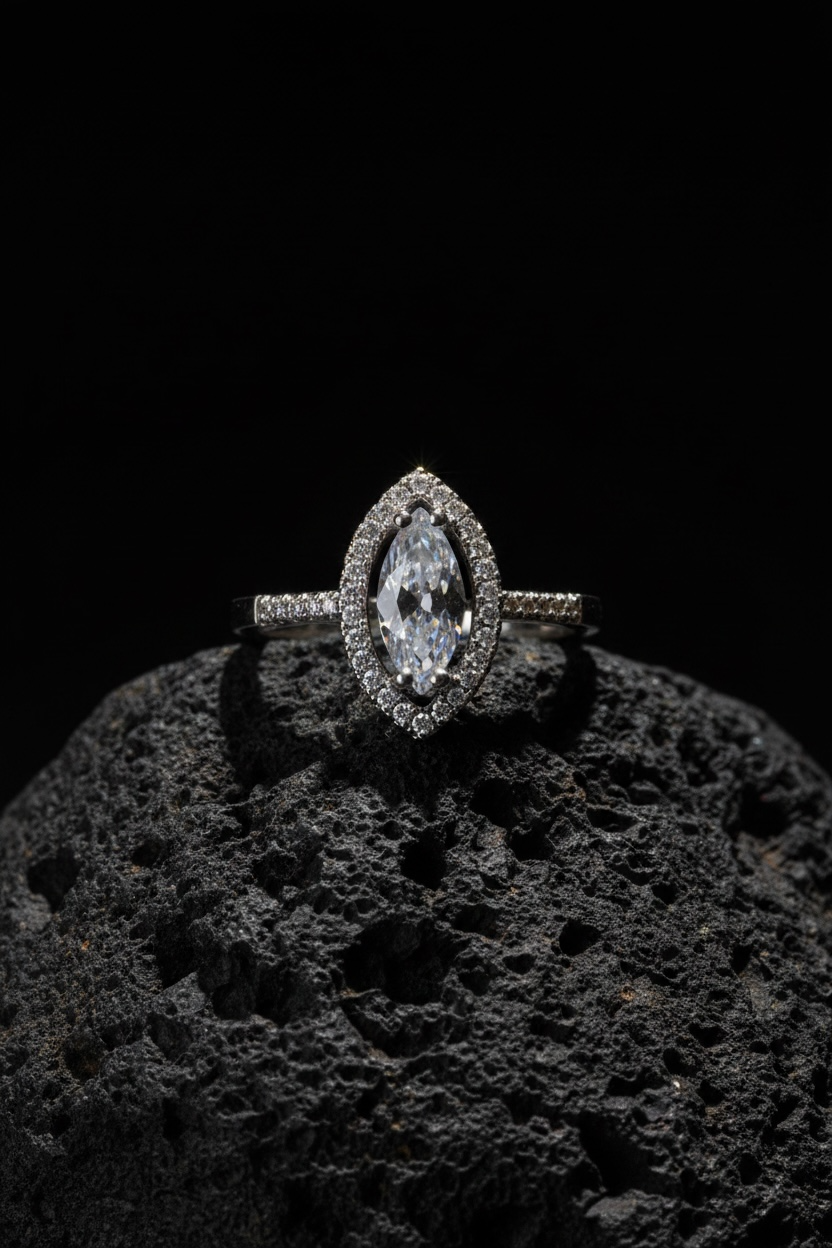 Noir Crystal Ring – Elegant Black Gold Ring for Women