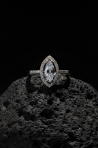 Noir Crystal Ring – Elegant Black Gold Ring for Women