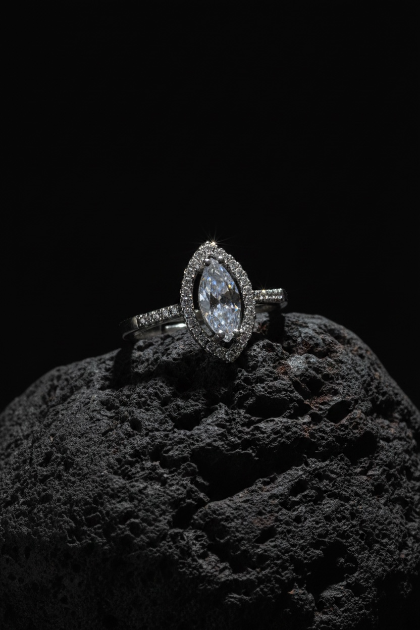 Noir Crystal Ring – Elegant Black Gold Ring for Women