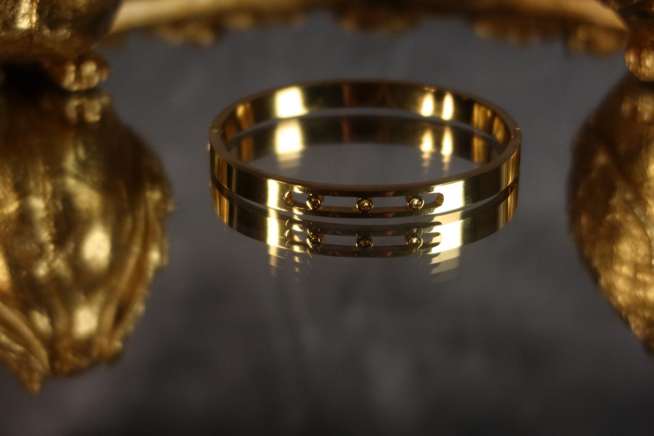 Elegant Stone Bar Handcuff – Minimal Gold Handcuff for Women
