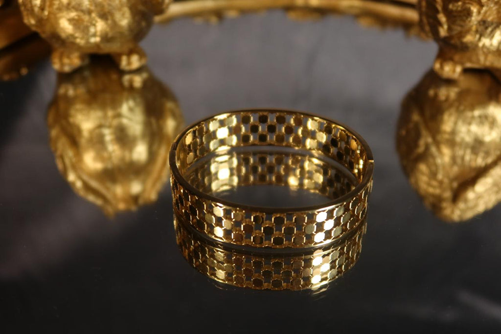 Honeycomb Luxe Handcuff – Elegant Gold Geometric Handcuff for Women