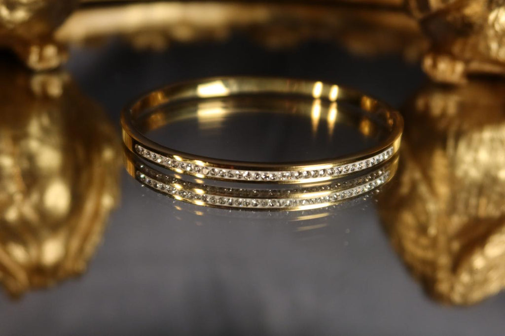 Diamond Cut Slim Bangle – Elegant Gold Minimal Bangle for Women