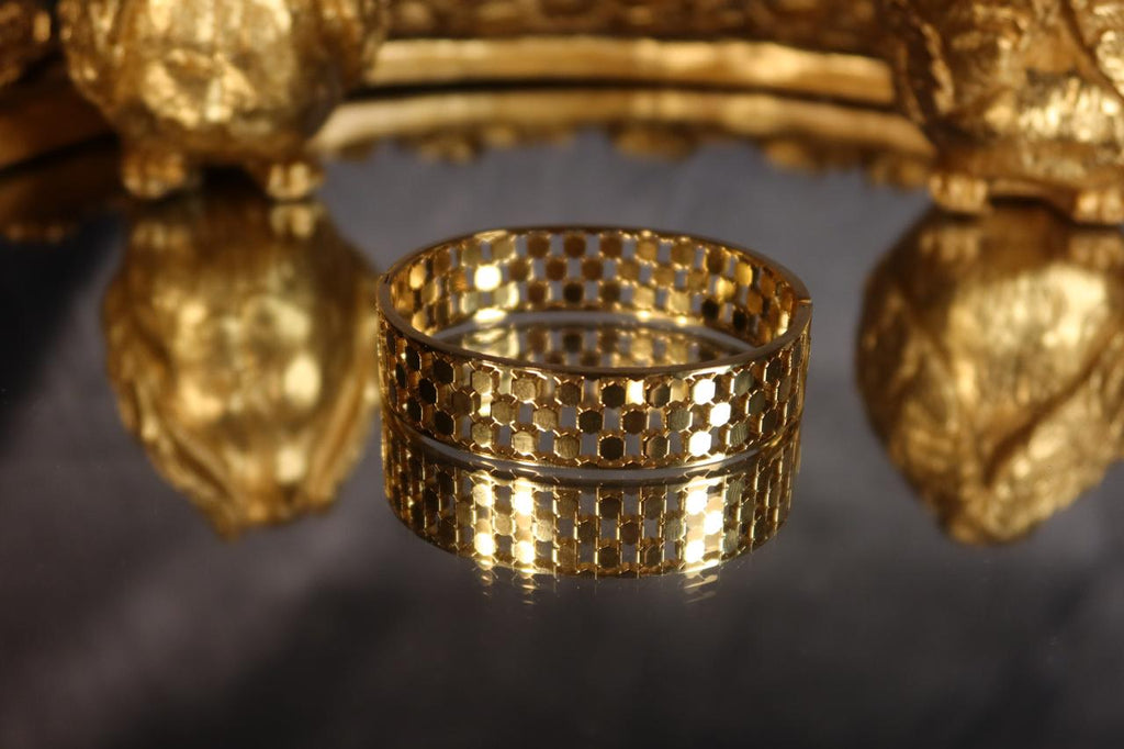 Honeycomb Luxe Handcuff – Elegant Gold Geometric Handcuff for Women