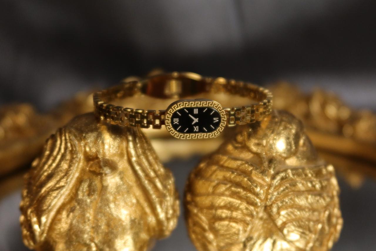Vintage Mini Gold Watch – Elegant Classic Watch for Women