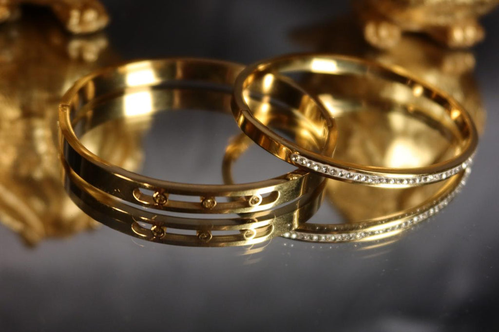 Diamond Cut Slim Bangle – Elegant Gold Minimal Bangle for Women