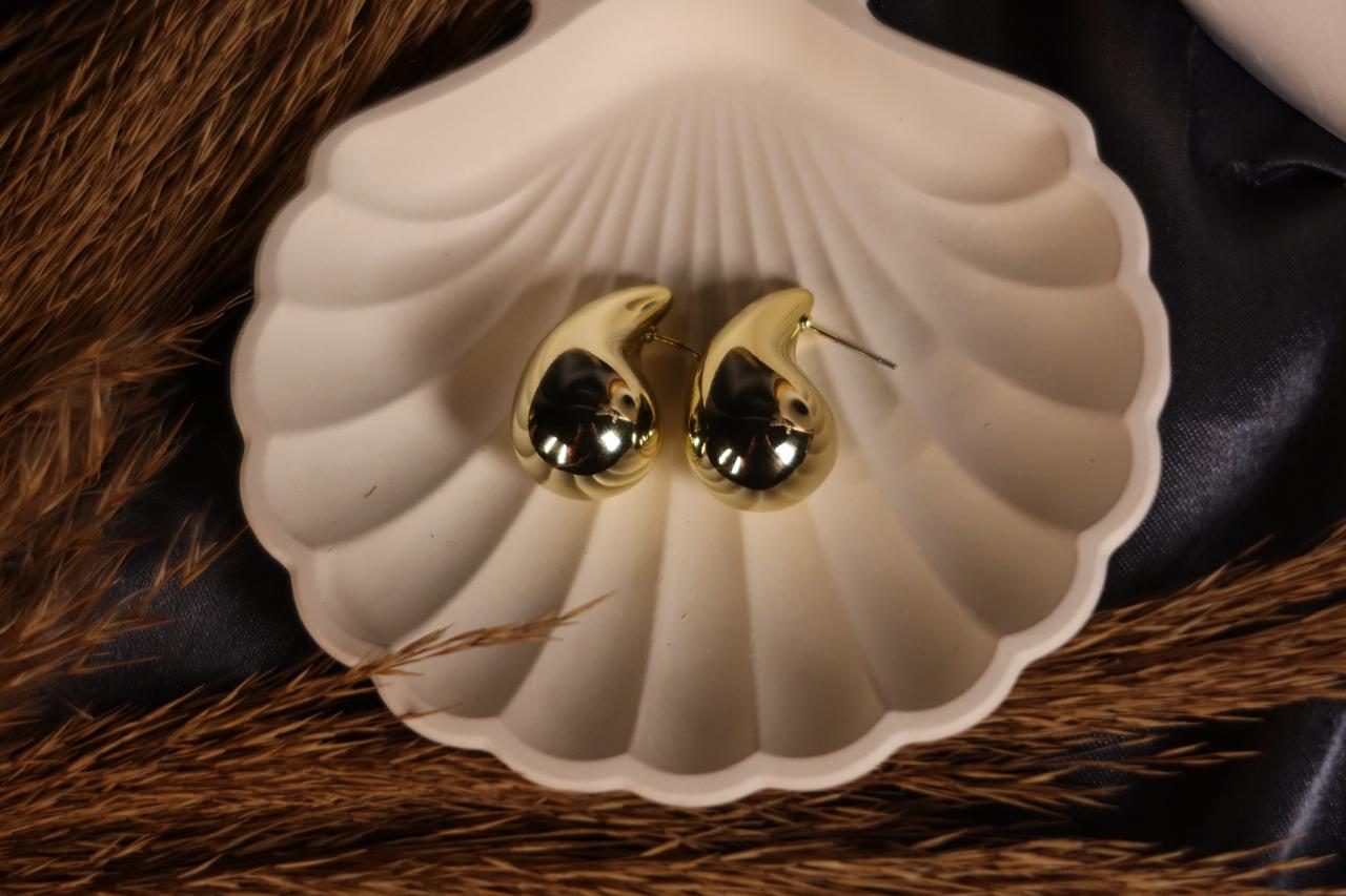 Curved Teardrop Hoops – Elegant Gold Hoop Earrings for Women