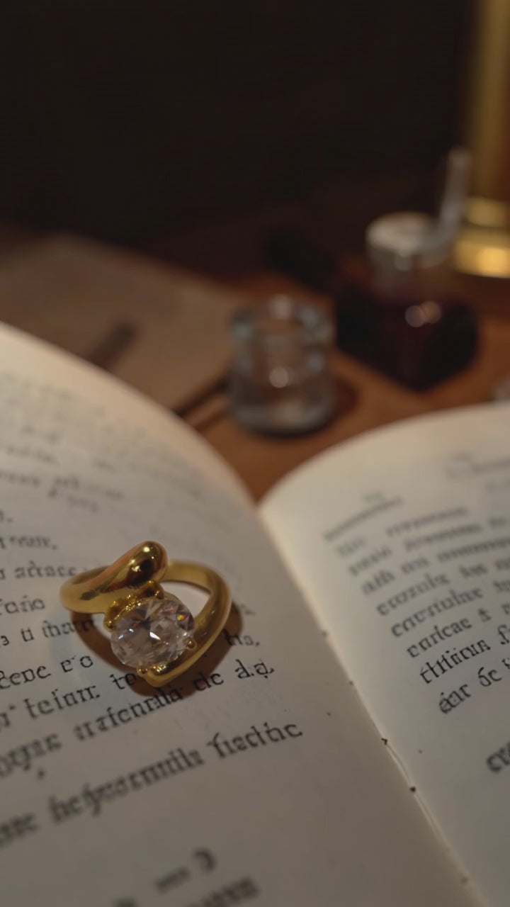 Luna Solitaire Ring – Elegant Gold Ring for Women