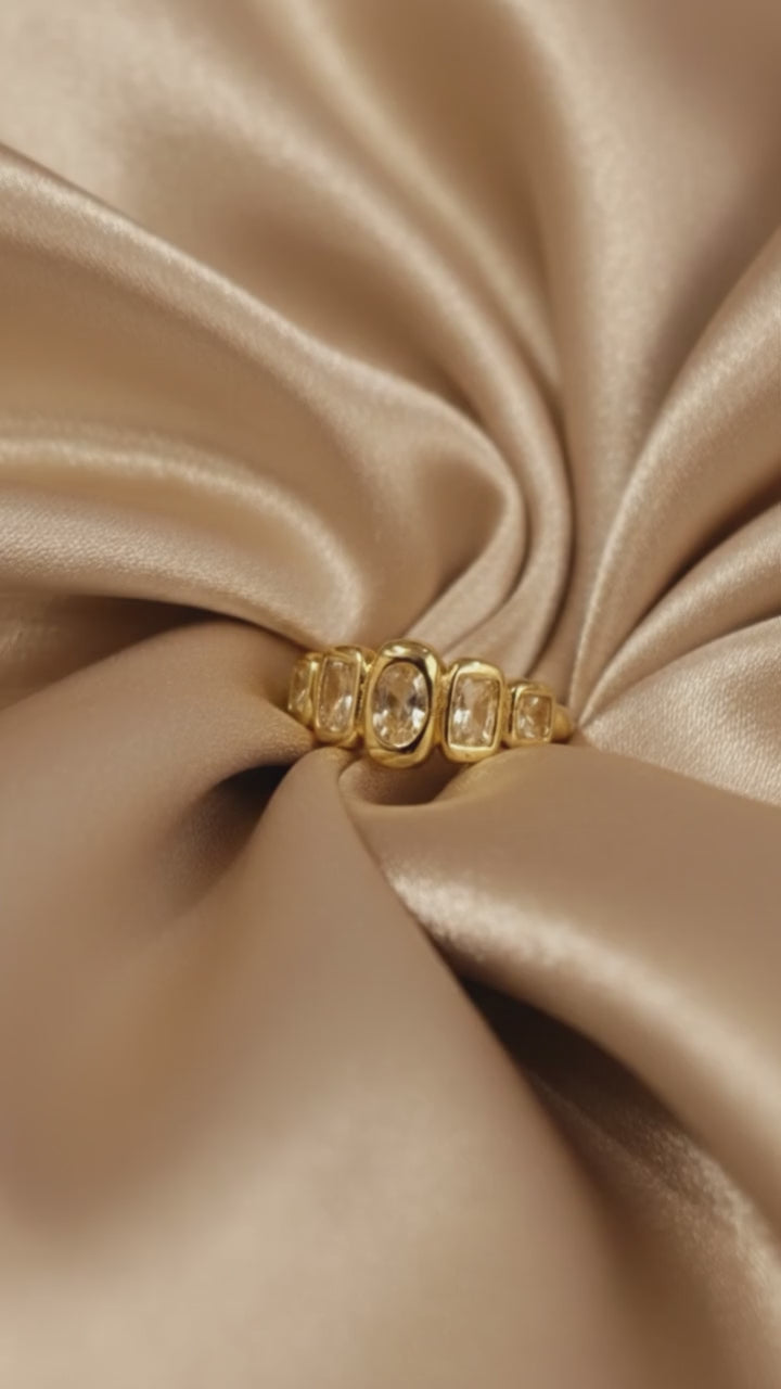 Antique Glow Ring – Elegant Vintage Gold Ring for Women