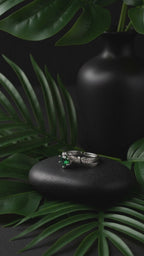 Queen’s Emerald Ring – Elegant Gold Ring for Women