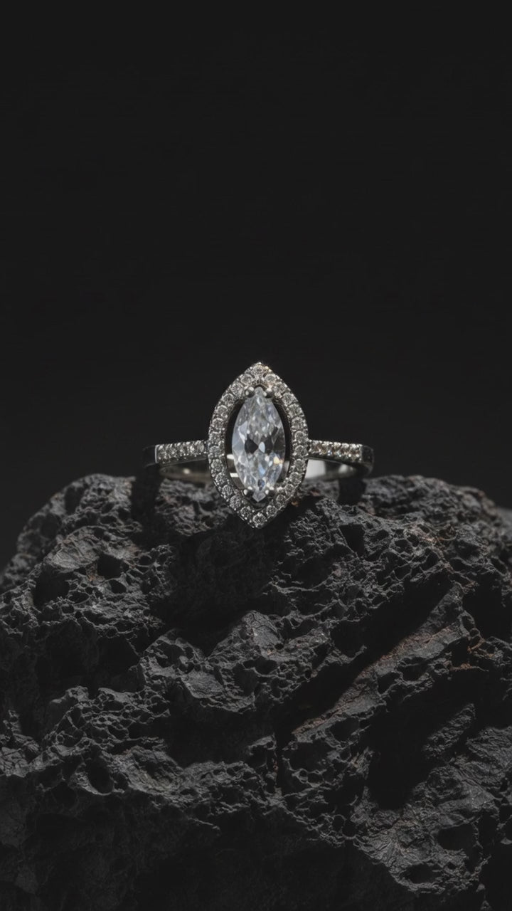 Noir Crystal Ring – Elegant Black Gold Ring for Women