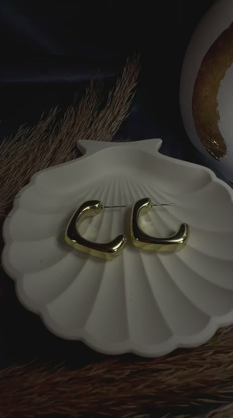 Luna Curve Hoops – Elegant Gold Statement Earrings for Women