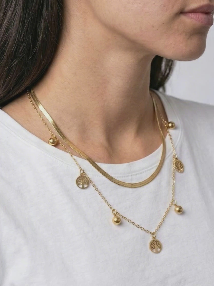 Golden Herringbone Charm Necklace – Elegant Gold Statement Necklace for Women
