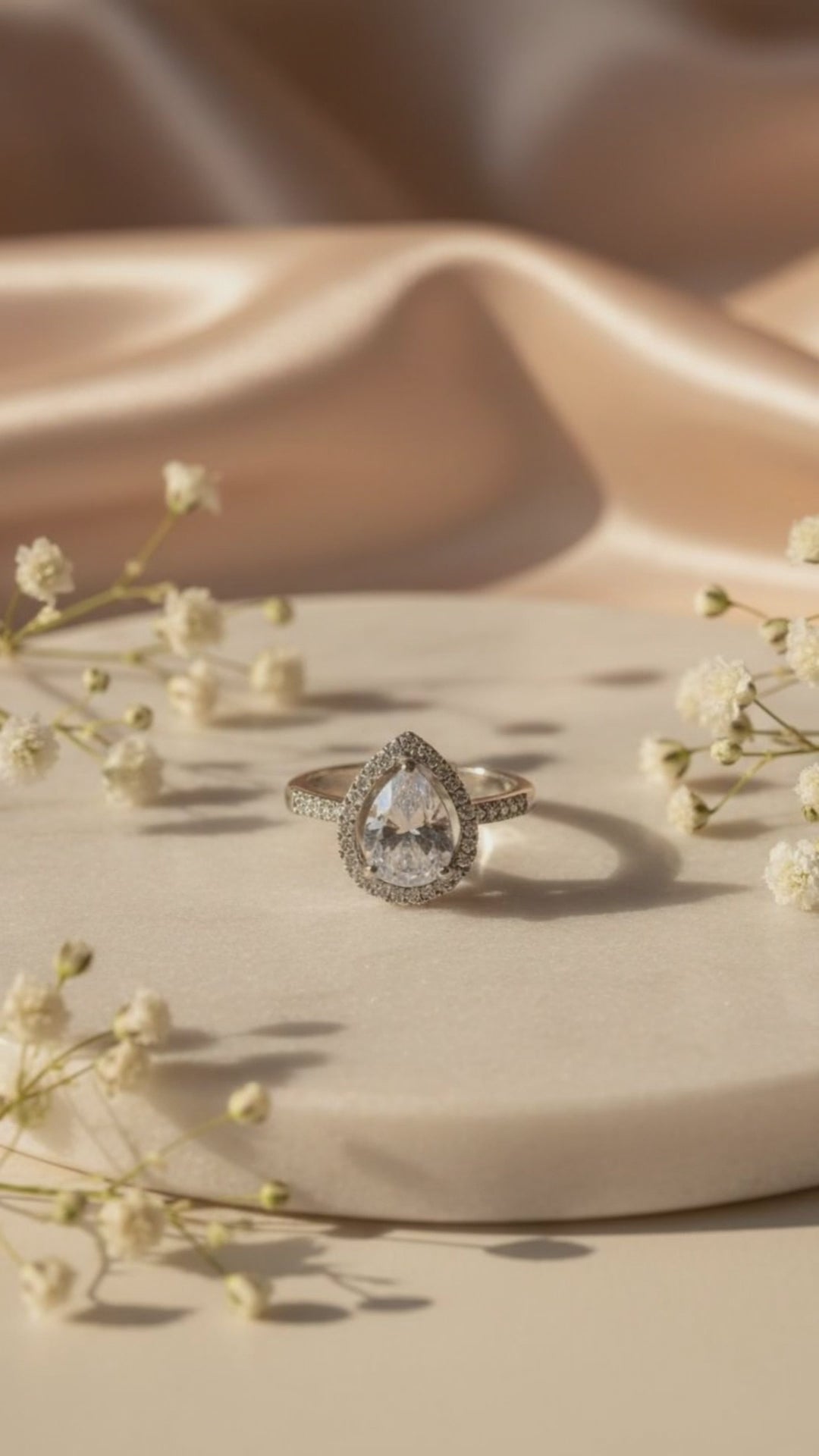 Starlight Crystal Ring – Elegant Gold Ring for Women