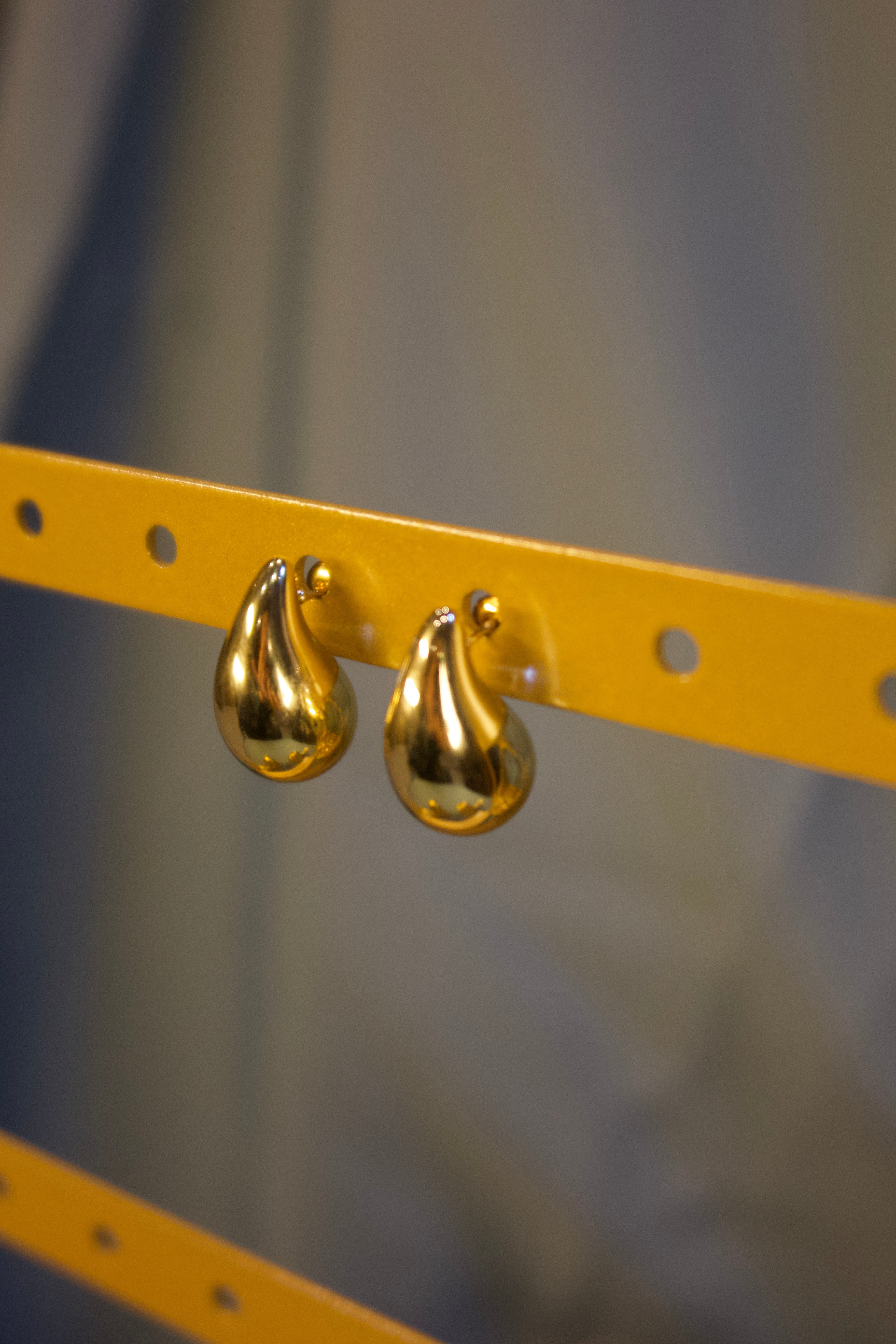 Minimal Teardrop Stud Hoops – Elegant Gold Earrings for Women