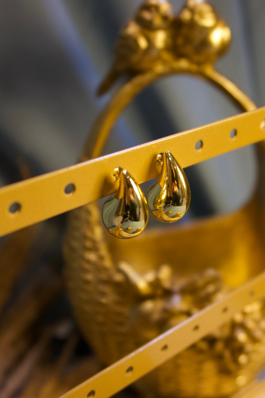 Bold Drop Luxe Earrings – Elegant Gold Statement Earrings for Women