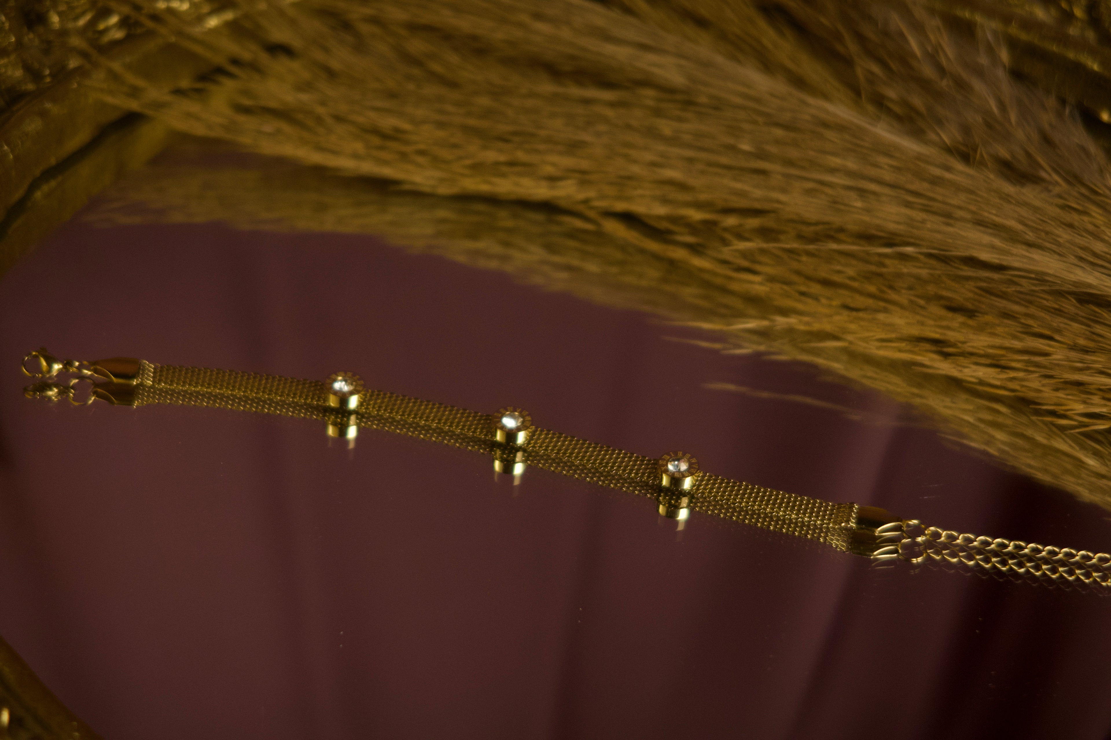 Mesh Strap Bracelet – Elegant Gold Minimal Bracelet for Women